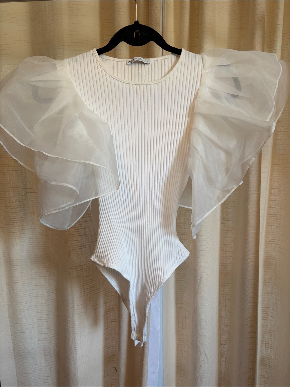 Zara White Ribbed Bodysuit with Voluminous Organza Sleeves